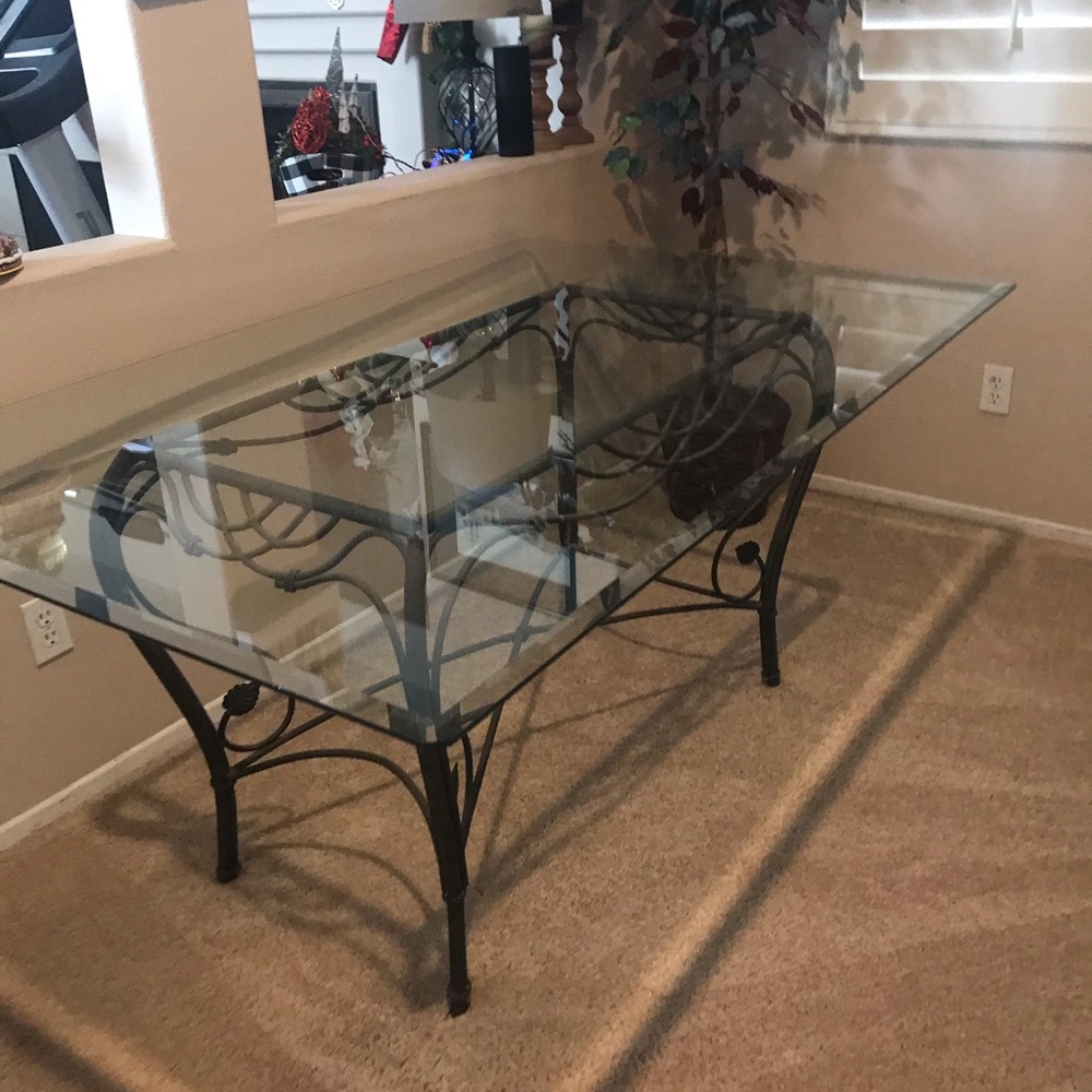 Dining room table & chairs